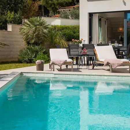 New Luxury Beachfront Manera With Heated Pool *