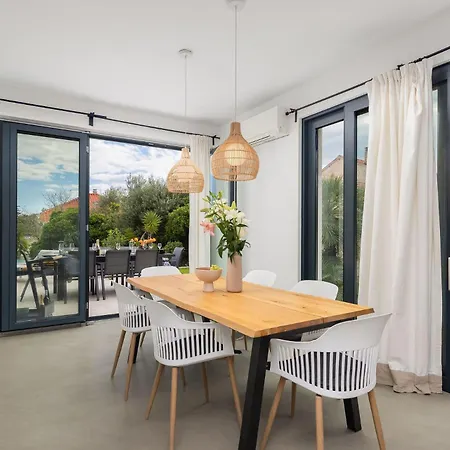 New Luxury Beachfront Manera With Heated Pool Vila Bol