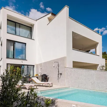 Vila New Luxury Beachfront Manera With Heated Pool *