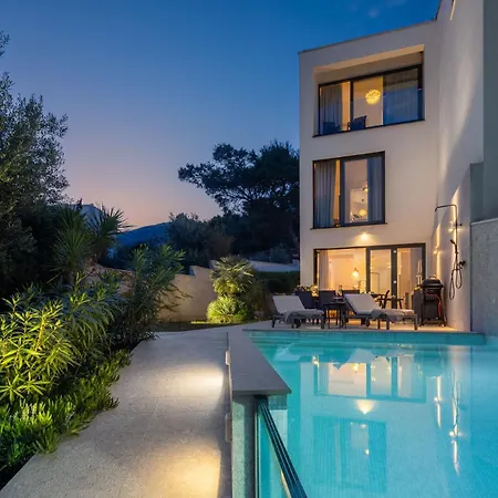New Luxury Beachfront Manera With Heated Pool * Bol