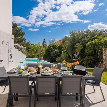 New Luxury Beachfront Manera With Heated Pool Villa