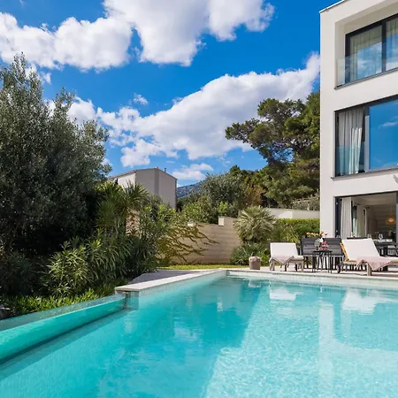 New Luxury Beachfront Manera With Heated Pool *