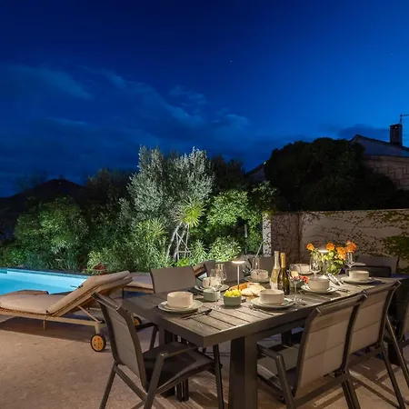New Luxury Beachfront Manera With Heated Pool Bol