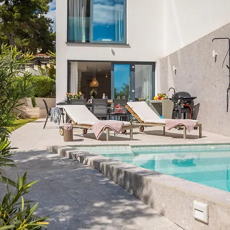 New Luxury Beachfront Manera With Heated Pool Villa Bol