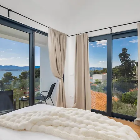New Luxury Beachfront Manera With Heated Pool