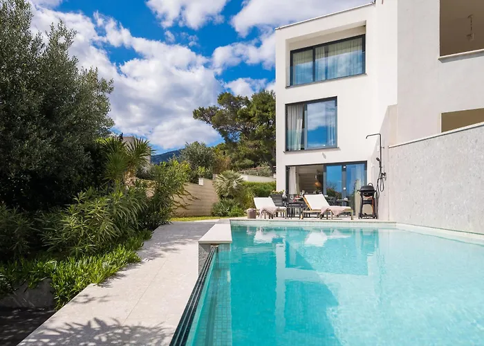 Βίλα New Luxury Beachfront Manera With Heated Pool Μπολ
