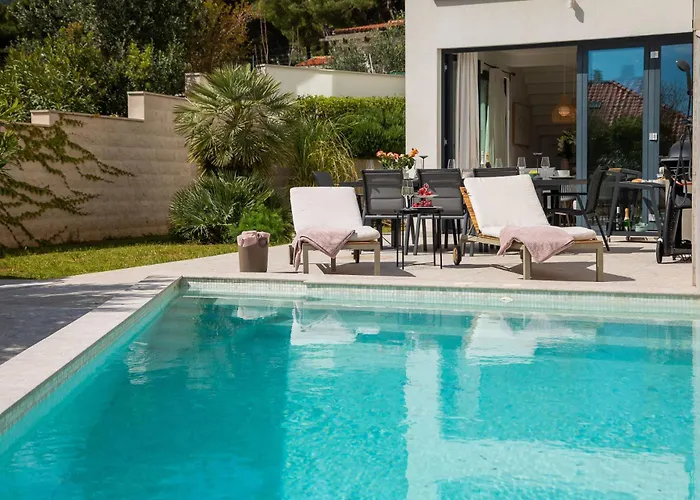 New Luxury Beachfront Manera With Heated Pool *